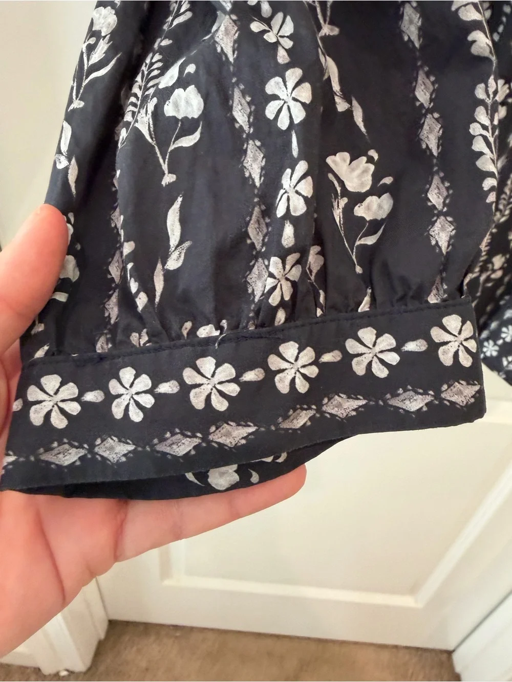 Entro Floral Ruffle Blouse Size Medium - Picture 8 of 16